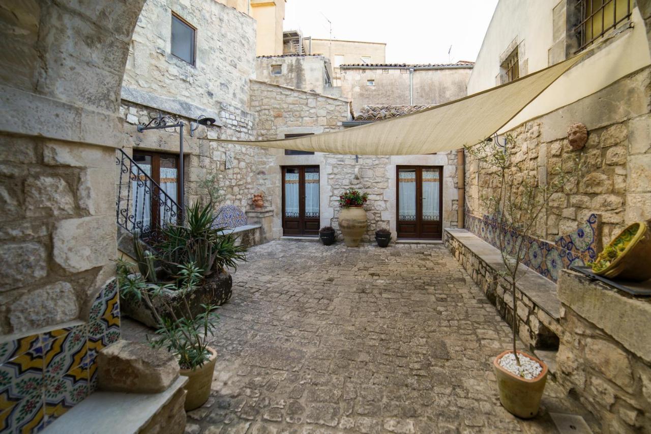 Historic Modica Villa Exterior photo