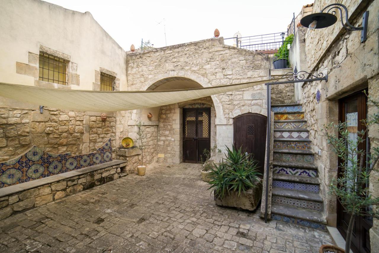 Historic Modica Villa Exterior photo