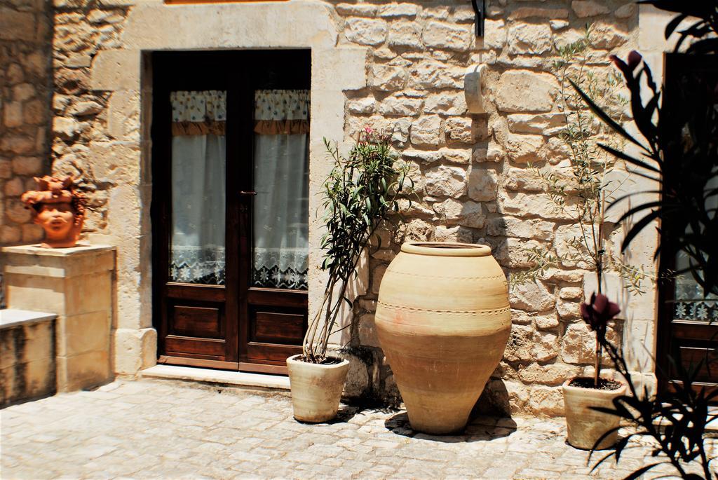Historic Modica Villa Exterior photo